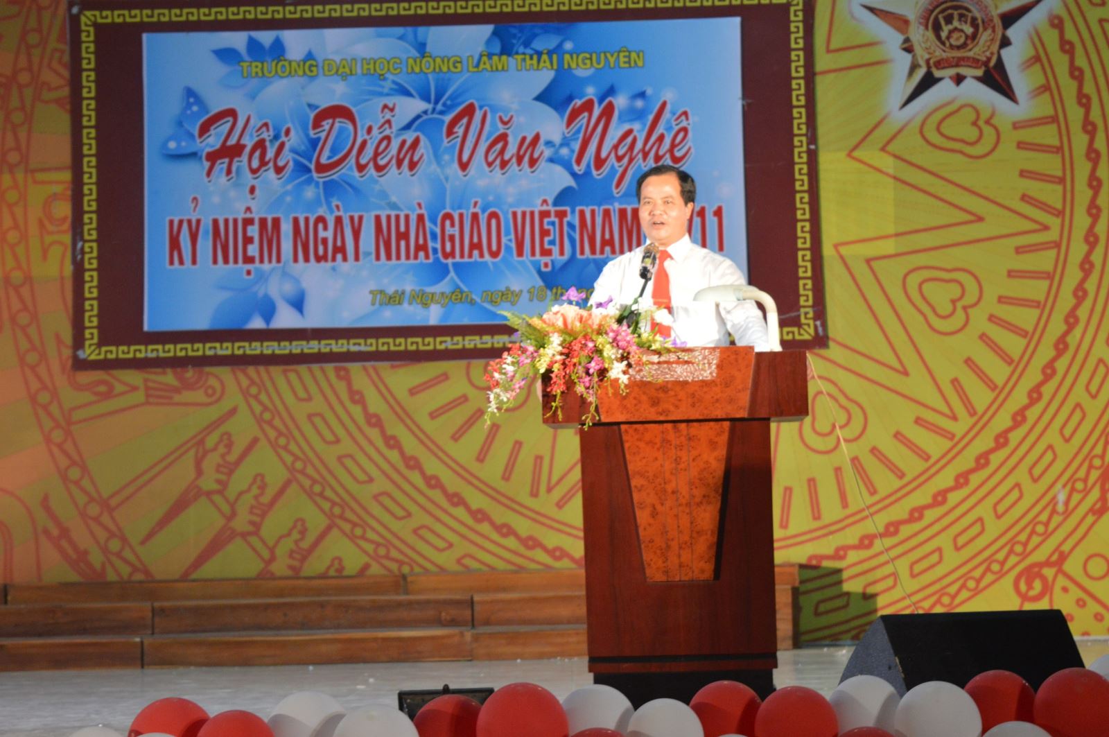 PGS. TS. Trần Văn Điền - Bí thư Đảng ủy, Hiệu trưởng trường ĐHNL khai mạc hội diễn