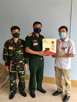 Động viên cán bộ nhân viên Sở chỉ huy khu cách ly tập trung phòng chống dịch Covid – 19 tại Trường Đại học Nông Lâm