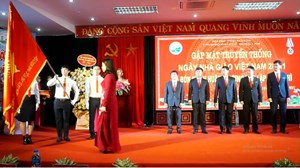 Gặp mặt ngày Nhà giáo Việt Nam 20/11 và đón nhận Huân chương Độc lập hạng Nhì
