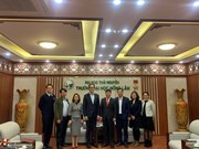 Tham tán Khoa học và công nghệ đại diện Văn phòng Kinh tế và văn hóa Đài Bắc tại Việt Nam tới thăm và làm việc tại Trường Đại học Nông Lâm Thái Nguyên.
