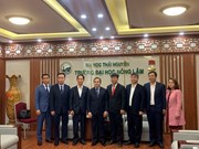 Ngài Đại sứ và Tham tán Văn hóa Giáo dục Đại sứ quán Nước Cộng hòa dân chủ nhân dân Lào tại Việt Nam tới thăm và làm việc tại Trường Đại học Nông Lâm Thái Nguyên.