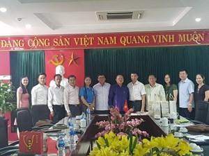 Đoàn Sở Giáo dục và Thể thao Thủ đô Viêng Chăn, Lào thăm và làm việc tại Trường Đại học Nông Lâm