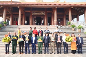 Lễ dâng hương tưởng niệm các AHLS tại Khu Di tích lịch sử 915 Gia Sàng