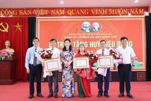 Trao tặng Huy hiệu Đảng cho đảng viên đợt Quốc khánh 2/9