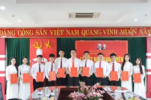 Khoa Quản lý tài nguyên tổ chức Lễ kết nạp Đảng viên