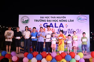 Gặp mặt, tuyên dương và trao thưởng học sinh là con cán bộ, viên chức Trường Đại học Nông Lâm đạt thành tích xuất sắc năm học 2025 - 2026